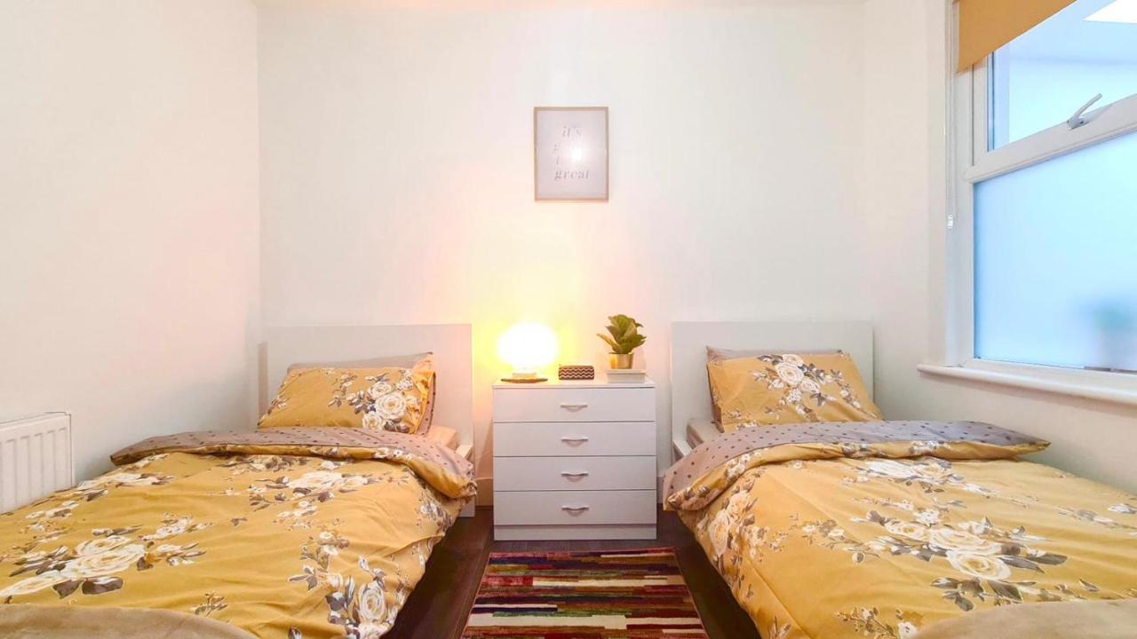 Deluxe Private Room In Manor Park Londýn Exteriér fotografie